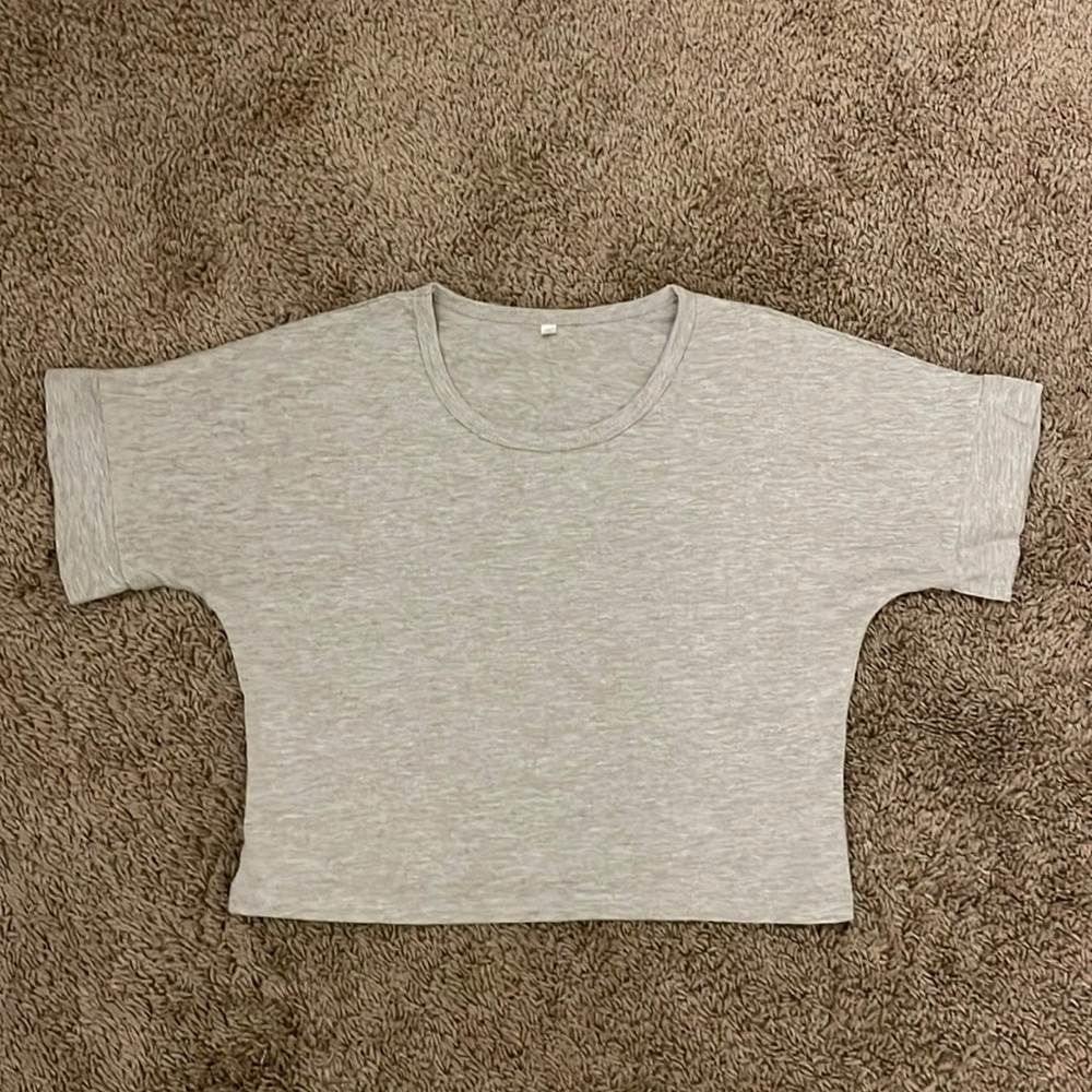 Gray short sleeved crop top, size S.